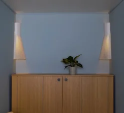 Applique d'angle, Secto 4236, bouleau, sans câble, Ø26cm, H60cm - Secto Design