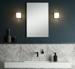 Applique de salle de bain, Cube, blanc, chrome poli, IP44, L8cm, H8cm - Astro