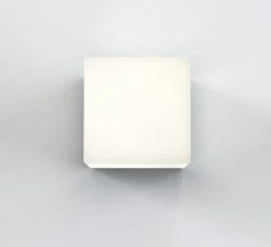 Applique de salle de bain, Cube, blanc, chrome poli, IP44, L8cm, H8cm - Astro