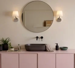 Applique de salle de bain, Millie, chrome poli, blanc, IP44, L16cm, H27,6cm - Astro