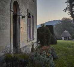 Applique d'extérieur, Lampe Gras N°304 XL Outdoor, abat-jour noir, IP64, L22cm, H22cm - DCW éditions Paris