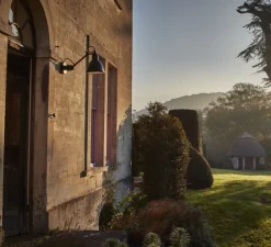 Applique d'extérieur, Lampe Gras N°304 XL Outdoor, abat-jour noir, IP64, L22cm, H22cm - DCW éditions Paris