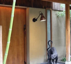 Applique d'extérieur, Lampe Gras N°304 XL Outdoor, abat-jour cuivre intérieur blanc, IP64, L22cm, H22cm - DCW éditions Paris