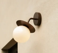 Applique d'extérieur, Liila, bronze, globe opalin, IP54, Ø14cm, H26cm - Nuura