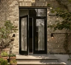 Applique d'extérieur, LIILA , noir, globe transparent, IP54, Ø14cm, H26cm - Nuura