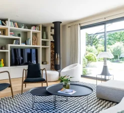 Applique d'extérieur, Liila 1, noir mat, globe opalin, IP54, Ø14cm, H16,5cm - Nuura