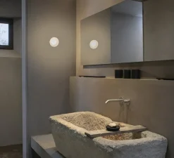 Applique murale, Agua AP290 S1 V1E, noir mat et verre opalin, IP44, LED, 3000K, 410 lm, L13cm, H13cm - Karman