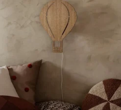 Applique murale, Air ballon, montgolfière, chêne, L26,5cm, H34,5cm - Ferm living