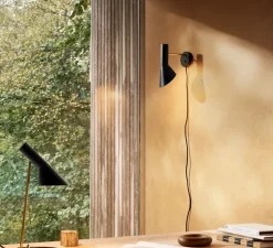 Applique murale, AJ, avec câble et interrupteur, noir, laiton, L24,7cm, H18cm - Louis Poulsen