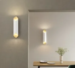 Applique murale, Ako 600, blanc, or, LED, dim, 2700K, 491 lm, L13cm, H60cm - Astro