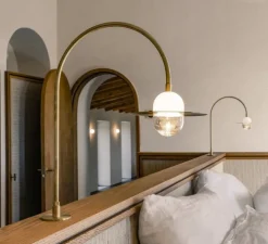 Applique murale, Alba Curve Arm, laiton brossé, verre transparent, L15cm, H22cm - Contain