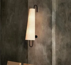 Applique murale, Ancora, noir, Ø21,6cm, H98,5cm - Ferm Living