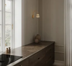 Applique murale, Asteea, laiton satiné, L12,5cm, H26,5cm-Nuura