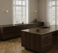 Applique murale, Asteea, laiton satiné, L12,5cm, H26,5cm-Nuura