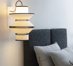 Applique murale, Baby Tower, blanc bordures noires, L29cm, H38cm - DesignHeure