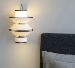 Applique murale, Baby Tower, blanc bordures noires, L29cm, H38cm - DesignHeure