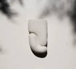 Applique murale, Bird, blanc cassé, L13cm, H24cm - Alice Lahana Studio