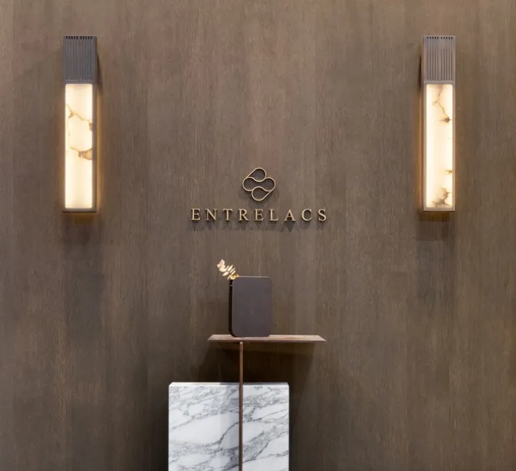 Applique murale, Braun, Albâtre veines marron, Bronze patiné, IP44, LED, dim, 2700K, 700 lm, L9,4cm, H65cm - Entrelacs