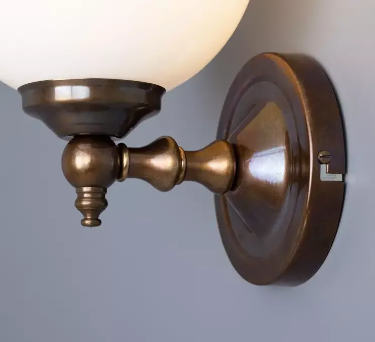 Applique murale, Cloghan, laiton antique, L14cm, H20cm - Mullan Lighting