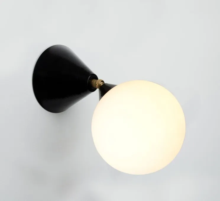 Applique murale, Cone and Sphere , noir et laiton, Ø13,5cm, P23,9cm - ATELIER ARETI