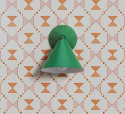 Applique murale, Cone Colour, Abat-jour vert intense, base vert intense, Ø 16, L19,5cm - Atelier Areti