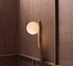 Applique murale, Gaia Wall Tall Flush, laiton satiné, verre opalin, L15cm, H35cm - CTO lighting