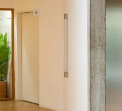 Applique murale, Kiva 1200, chrome, IP44, LED, 3000K, 1852 lm, L6,8cm, H120cm - Faro