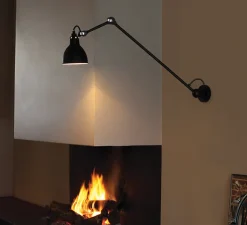 Applique murale, Lampe Gras 304 L60, corps noir, abat-jour rond noir (intérieur blanc), L60cm, H14cm - DCW éditions Paris