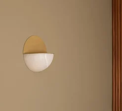 Applique murale, Luno, albâtre, laiton, L27cm, H27cm - Simone & Marcel