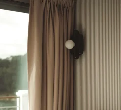 Applique murale, Madeleine, noir, globe opalin, L16cm, H30cm - Cosin