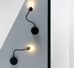 Applique murale, N°8, noir et chêne, Led, 2700k, 150lm,ø11,5 cm - Marset