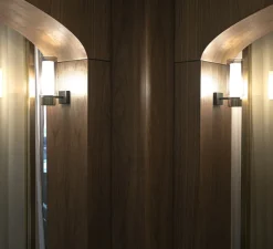 Applique murale, Osman, noir mat, laiton brossé et verre transparent, L8cm, H23cm - TOOy