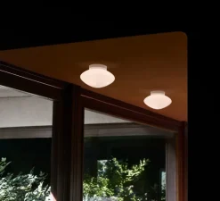 Applique murale ou plafonnier, Mist AP22, blanc opalin, IP44, L25cm, H25cm - Andtradition