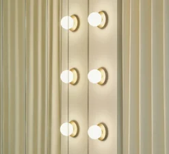 Applique murale ou plafonnier, Liila 1 medium, or, blanc opalin, IP44, Ø16,5cm, H17cm - Nuura