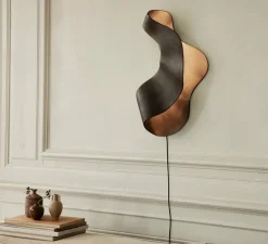 Applique murale, Oyster, noir, LED, 2500K, 730lm, L33,6cm, H60cm - Ferm Living