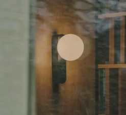 Applique murale, Perlina IP, noir, IP44, LED, dim, 3000K, 355 lm, Ø12cm, H23,7cm - LEDS C4