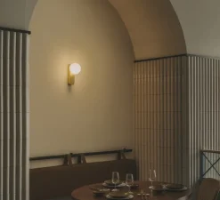 Applique murale, Perlina IP, laiton, IP44, LED, dim, 3000K, 355 lm, Ø12cm, H23,7cm - LEDS C4