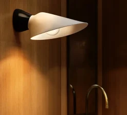 Applique murale, Plume, noir et blanc, IP44, porcelaine, L25,1cm, H9,7cm - DCW éditions Paris