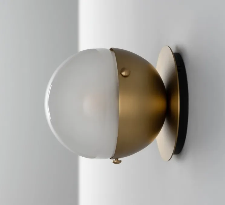Applique murale, Pulsar Molécule 1, structure laiton, verre sablé, L12,5cm, H12,5cm - Schwung