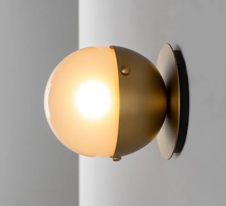 Applique murale, Pulsar Molécule 1, structure laiton, verre sablé, L12,5cm, H12,5cm - Schwung