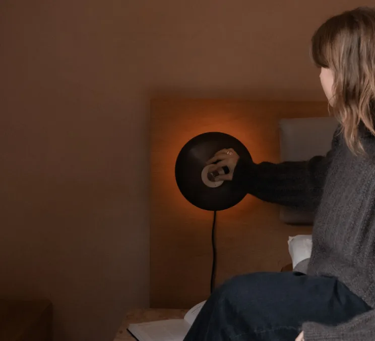 Applique murale, Reverse, avec câble, bronze, travertin, LED, dim, 2200-3001K, 460 lm, Ø24,3cm, H15,7cm - Audo Copenhagen