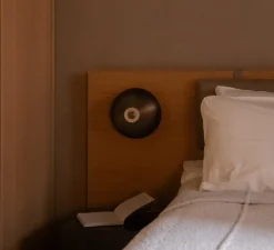 Applique murale, Reverse, bronze, travertin, LED, dim, 2200-3000K, 460 lm, Ø24,3cm, H15,7cm - Audo Copenhagen