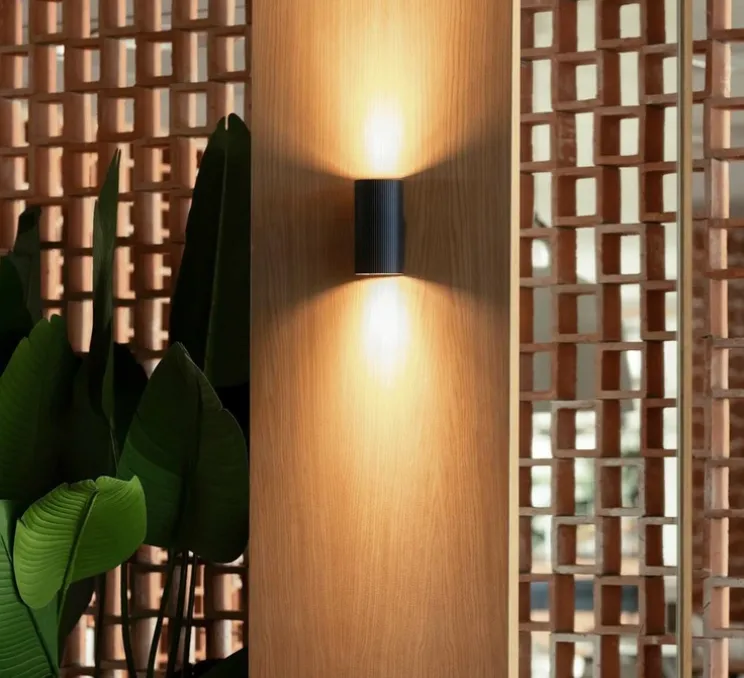 Applique murale, Sole 2L, cannelée, noir, L8cm, H15,5cm - Faro