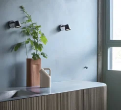 Applique murale, Tip, noir, LED, 2700K, 220lm, L9,5cm, H9,5cm - Muuto