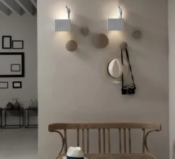 Applique murale, Umarell, avec personnage adossé, blanc mat, LED, 2700K, 1282 lm, L18cm, H28cm - Karman