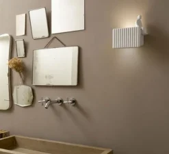 Applique murale, Umarell, avec personnage assis, blanc mat, LED, 2700K, 1282 lm, L18cm, H26cm - Karman