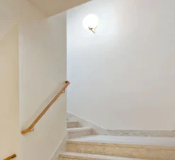 Applique ou plafonnier, IC Lights C/W2, opalin et laiton brossé, L31,6cm, H30cm - Flos