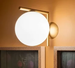 Applique ou plafonnier, IC Lights C/W2, opalin et laiton brossé, L31,6cm, H30cm - Flos