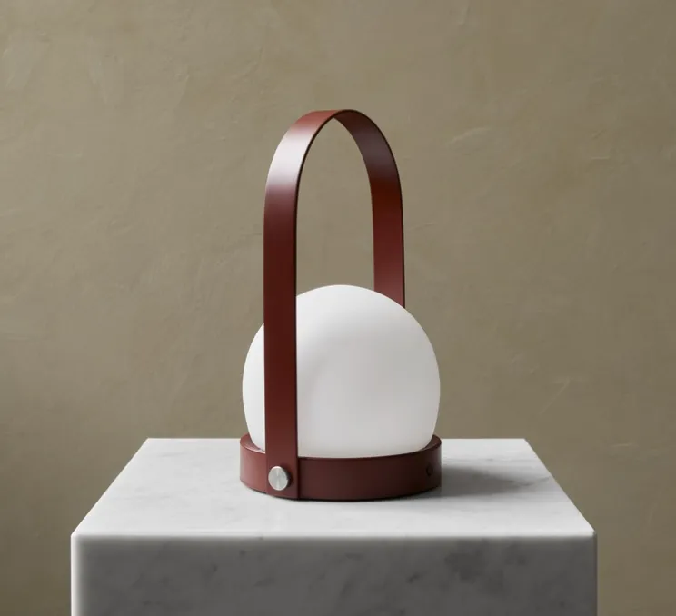 Baladeuse, d'extérieur, Carrie, rouge, IP44, LED, dim, 2700K, 250 lm, Ø13,5cm, H24,5cm - Audo Copenhagen