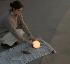 Baladeuse, d'extérieur, Sphere Adventure, gris chaud, IP67, LED, dim, 2700K-3300K, 350 lm, Ø14cm, H9,5cm - New Works